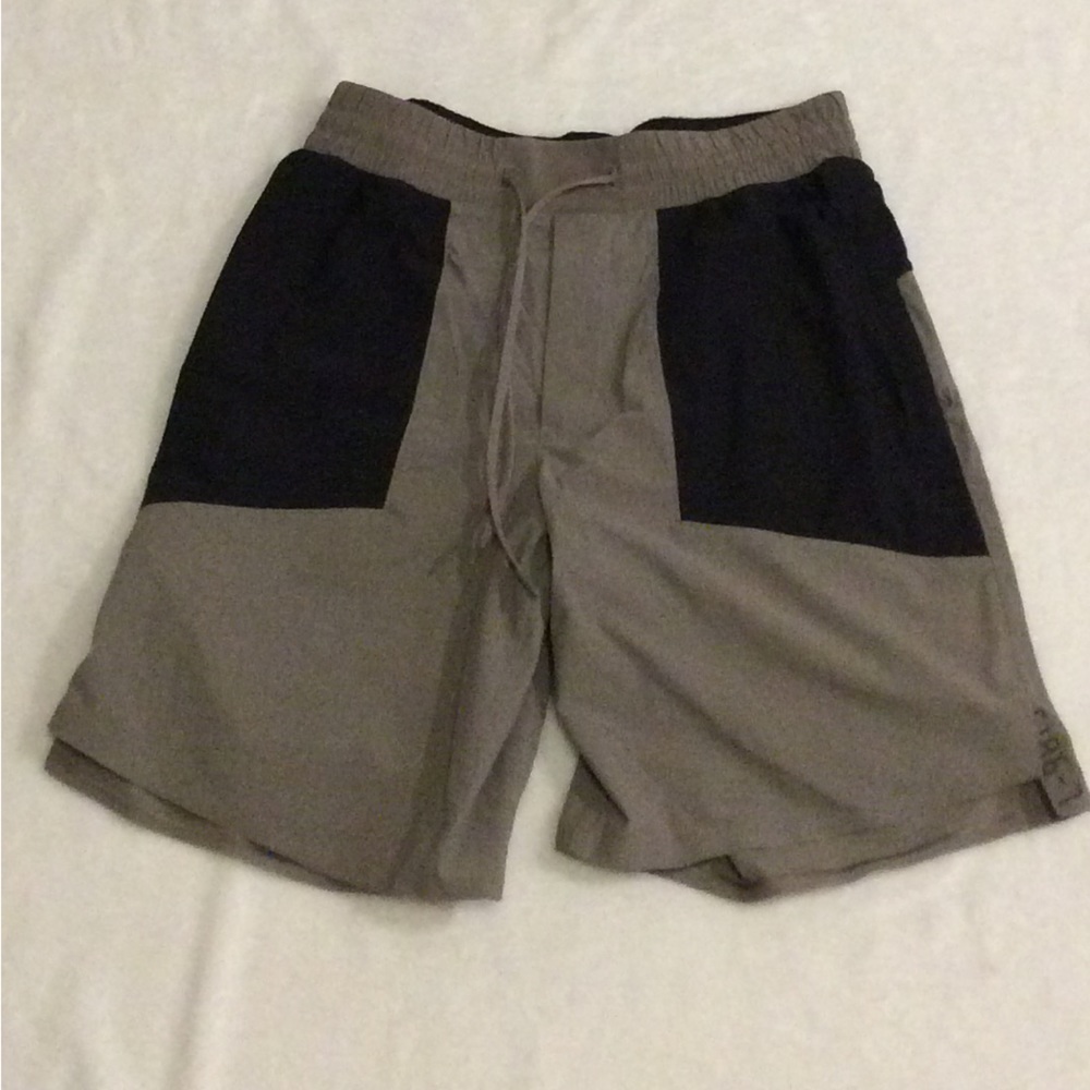 Lululemon Men’s shorts 6186-7